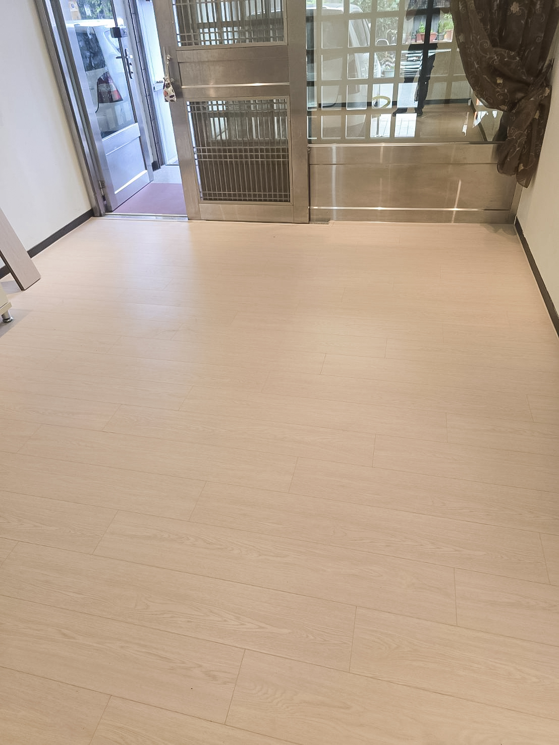 台中卡扣地板 彰化卡扣石塑地板 員林卡扣石塑地板 中部卡扣地板 裝潢推薦 商用地板 超耐磨地板 田中地板施工 溪湖卡扣地板施工 二林卡扣地板施工 二水卡扣地板施工 溪州卡扣地板施工 #大村卡扣地板施工 埔鹽卡扣地板施工 埔心卡扣地板施工 大里卡扣地板施工 北屯卡扣地板施工 員林卡扣地板施工 彰化卡扣地板施工 花壇鄉卡扣地板施工 鹿港卡扣地板施工 田尾地板施工 超耐磨塑膠地板施工 南投地板施工 台中地板施工 逢甲spc地板施工 社頭spc地板施工 烏日spc地板施工 永靖地板施工 秀水spc地板施工 北斗spc地板施工 竹山地板施工 餐廳地板施工 中區地板施工 西區地板施工 南區地板施工 南屯地板施工 烏日地板施工 豐原地板施工 南投地板施工 民間地板施工 沙鹿地板施工