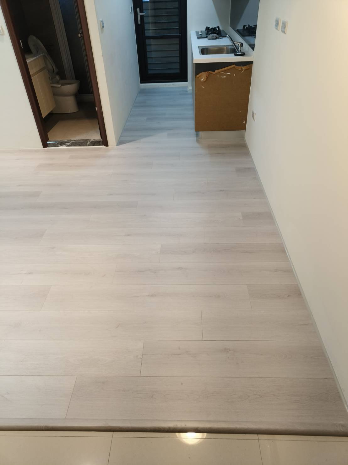 台中卡扣地板 彰化卡扣石塑地板 員林卡扣石塑地板 中部卡扣地板 裝潢推薦 商用地板 超耐磨地板 田中地板施工 溪湖卡扣地板施工 二林卡扣地板施工 二水卡扣地板施工 溪州卡扣地板施工 #大村卡扣地板施工 埔鹽卡扣地板施工 埔心卡扣地板施工 大里卡扣地板施工 北屯卡扣地板施工 員林卡扣地板施工 彰化卡扣地板施工 花壇鄉卡扣地板施工 鹿港卡扣地板施工 田尾地板施工 超耐磨塑膠地板施工 南投地板施工 台中地板施工 逢甲spc地板施工 社頭spc地板施工 烏日spc地板施工 永靖地板施工 秀水spc地板施工 北斗spc地板施工 竹山地板施工 餐廳地板施工 中區地板施工 西區地板施工 南區地板施工 南屯地板施工 烏日地板施工 豐原地板施工 南投地板施工 民間地板施工 沙鹿地板施工